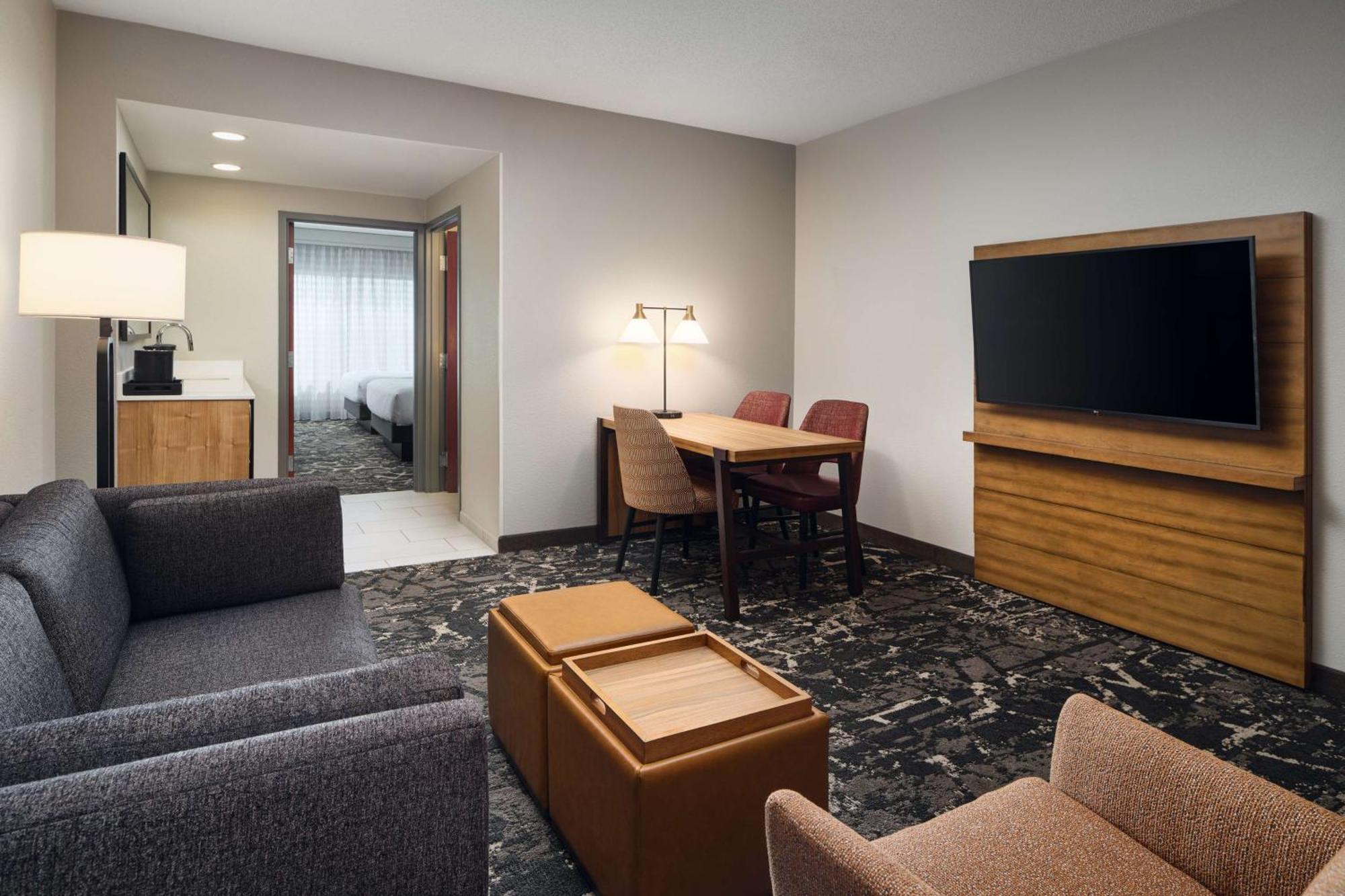 Embassy Suites By Hilton Hampton Convention Center Екстериор снимка