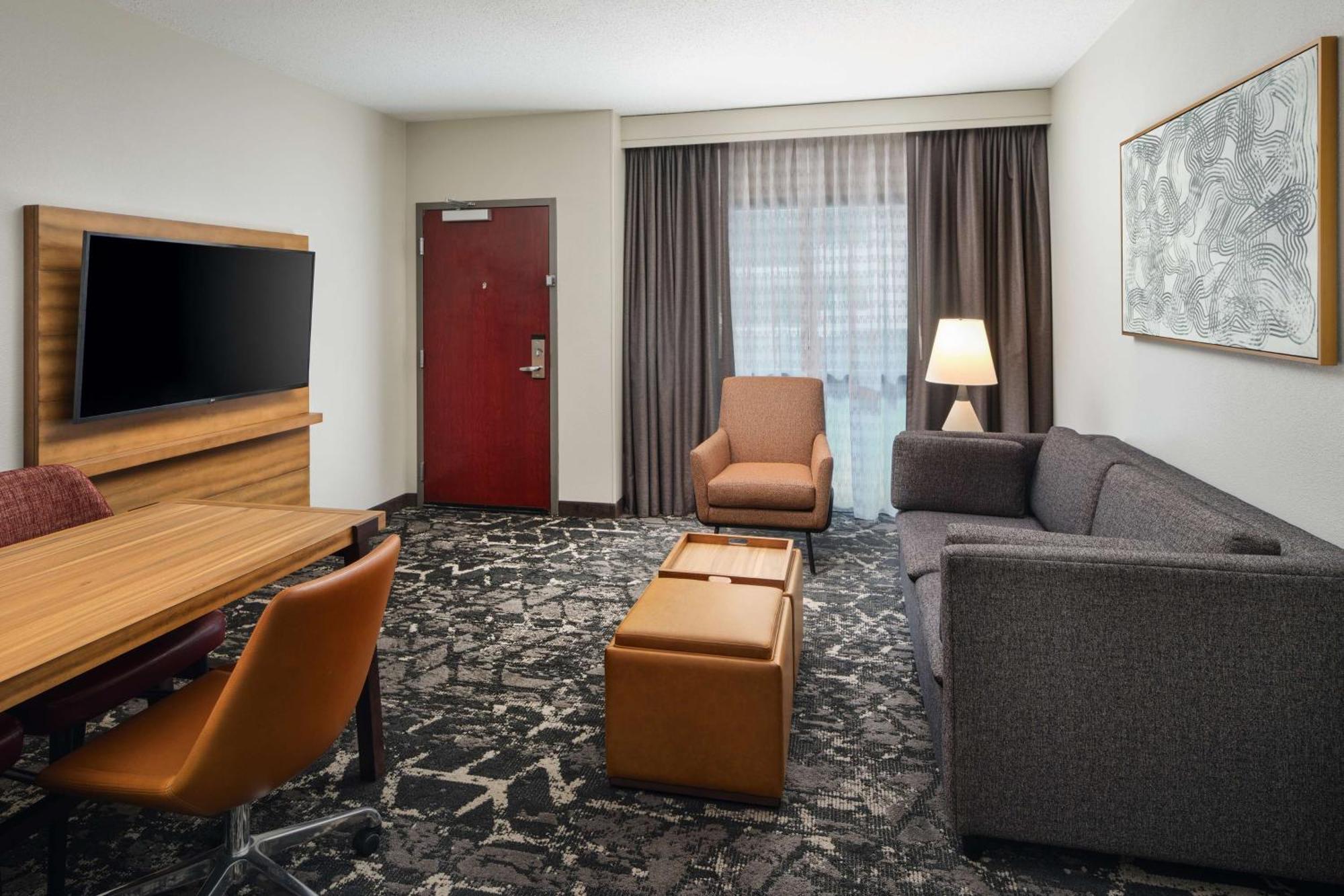 Embassy Suites By Hilton Hampton Convention Center Екстериор снимка