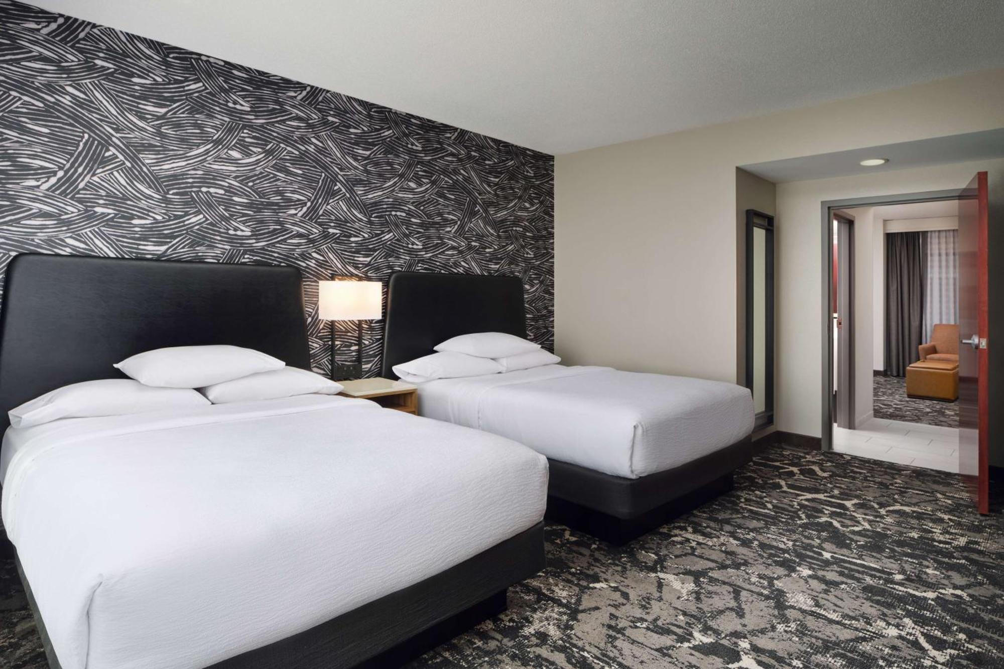 Embassy Suites By Hilton Hampton Convention Center Екстериор снимка