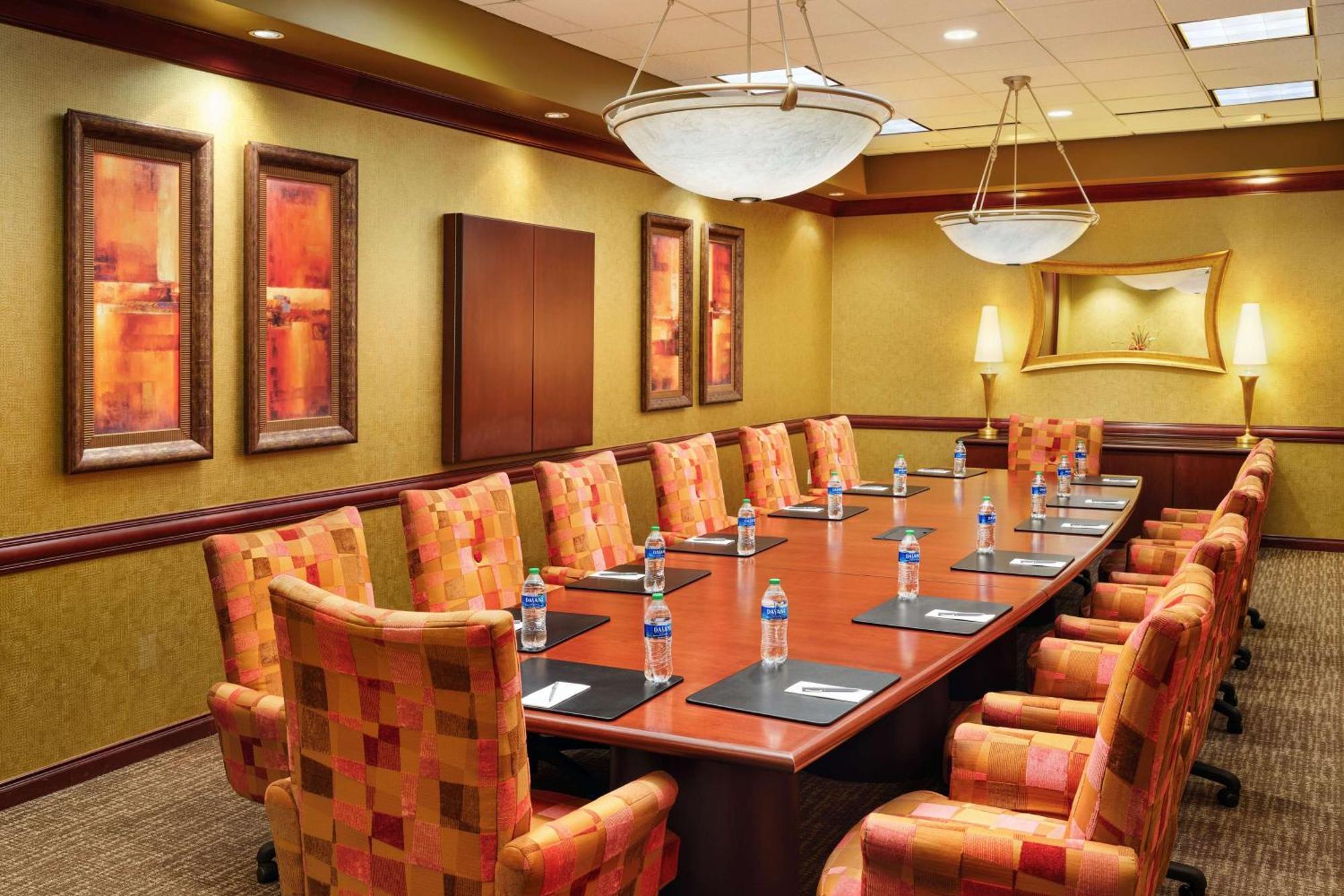 Embassy Suites By Hilton Hampton Convention Center Екстериор снимка