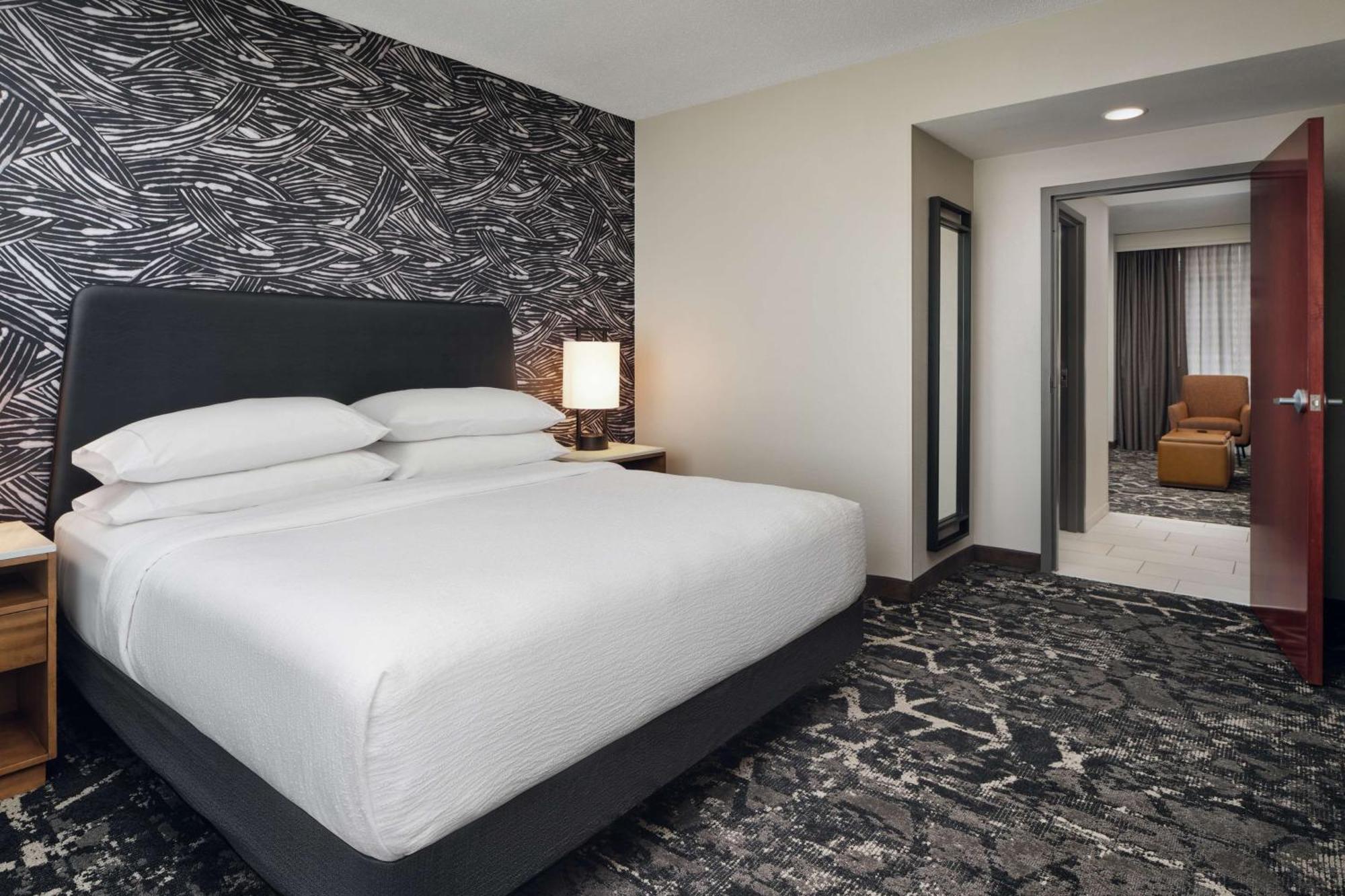 Embassy Suites By Hilton Hampton Convention Center Екстериор снимка