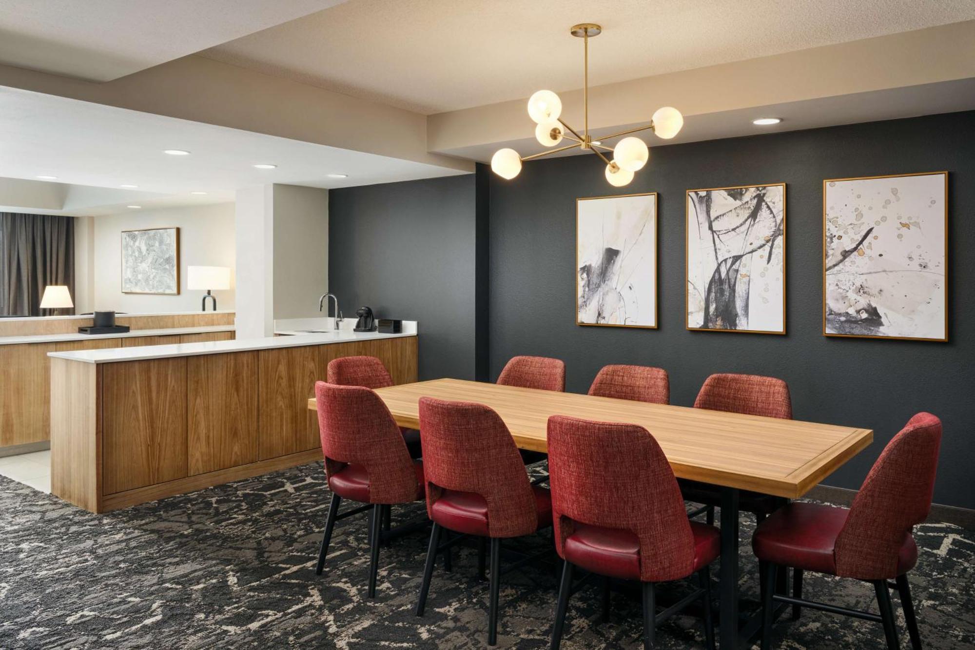 Embassy Suites By Hilton Hampton Convention Center Екстериор снимка