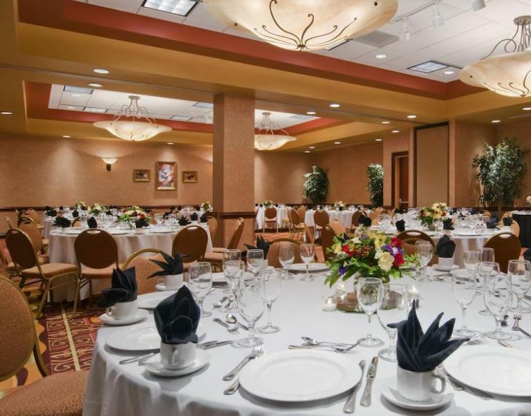 Embassy Suites By Hilton Hampton Convention Center Екстериор снимка